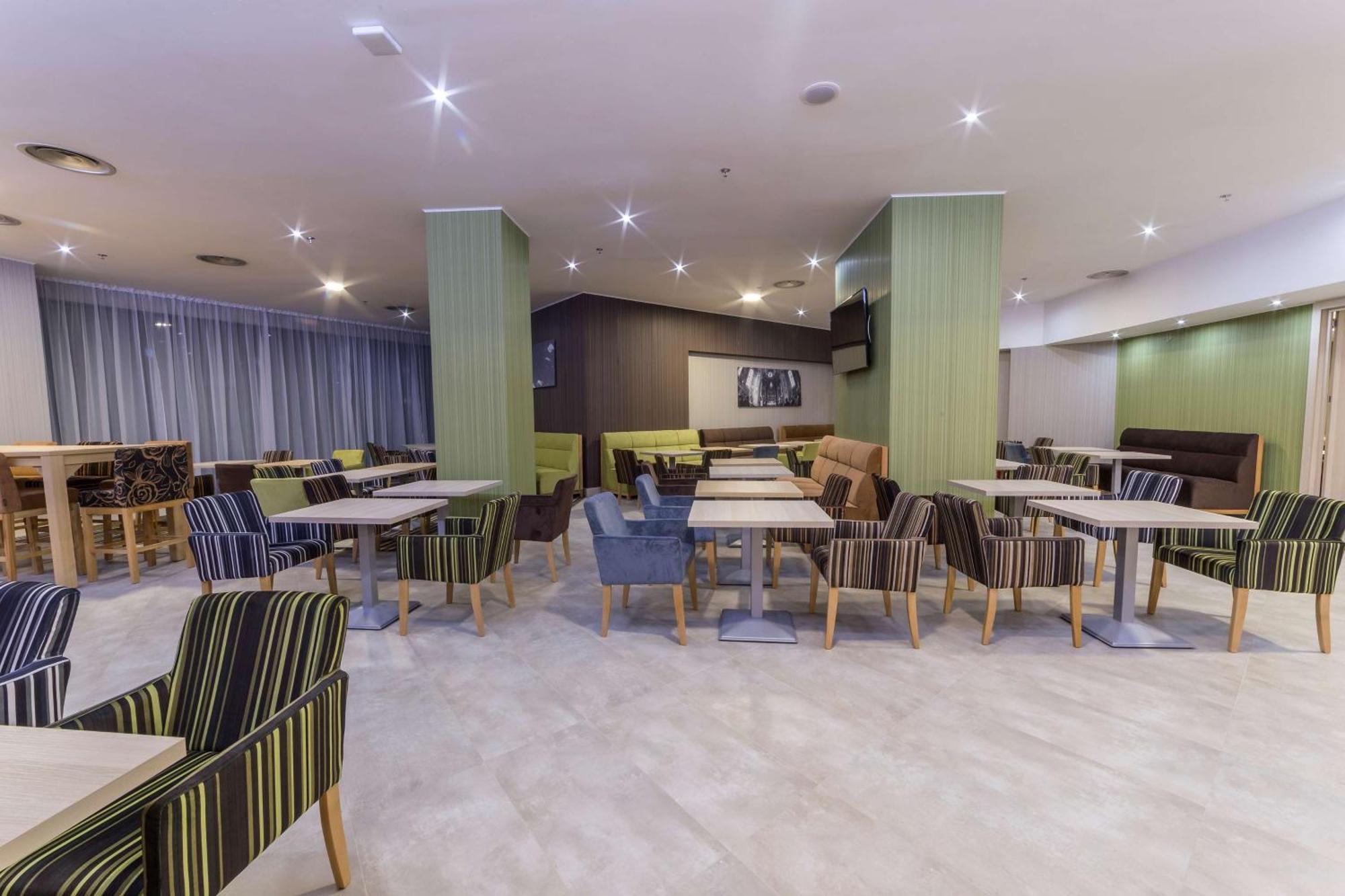 Hotel Hampton By Hilton Iasi Extérieur photo